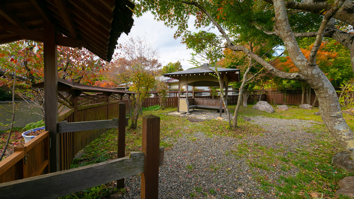 和の佇まいが落ち着く露天風呂付き離れ3931965