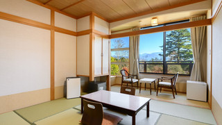 [湖畔側] 和室8畳＋広縁