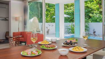 客室内のダイニングエリア / 4