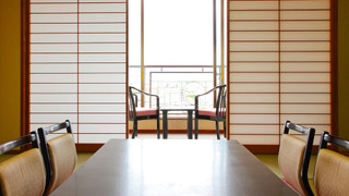 和洋室（和室10畳＋ツイン）