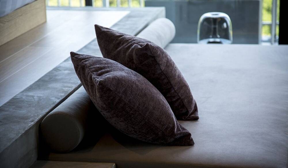 客室のソファとクッション / 1