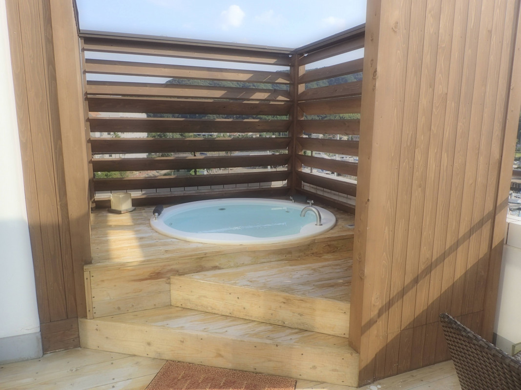 部屋露天（温泉）はジャグジータイプです