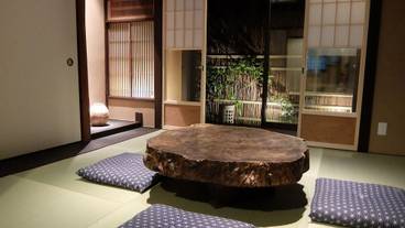 客室内のダイニングエリア / 8