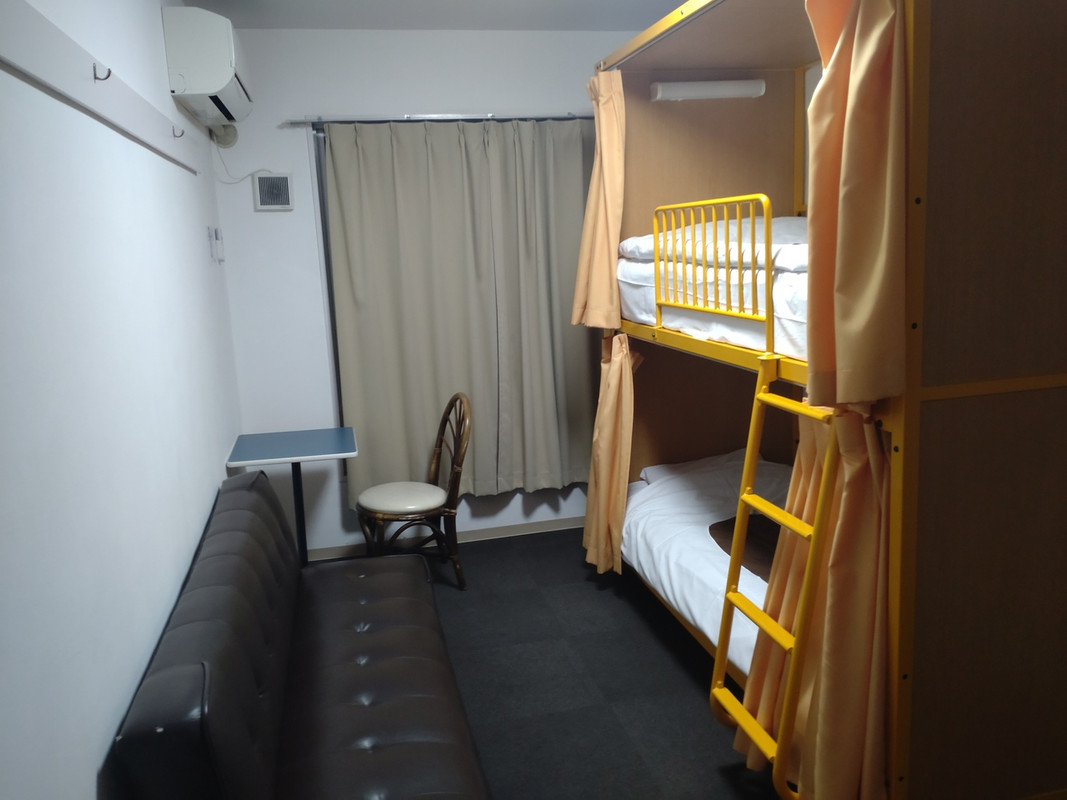 ソファとテーブルもある