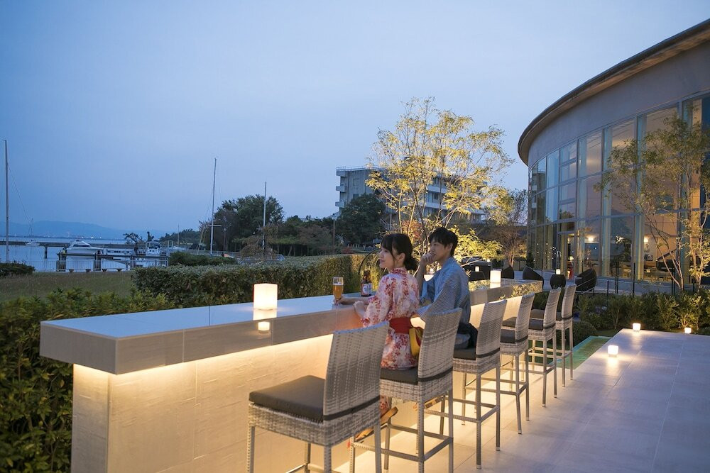 湖畔のテラスで癒される。非日常感漂う和のリゾート3982435