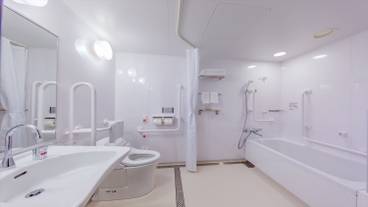 ユニバーサルツインルーム　バスルーム / 10