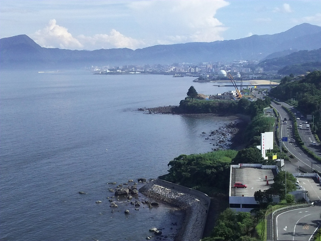 ホテルの部屋から別府湾をのぞむ
