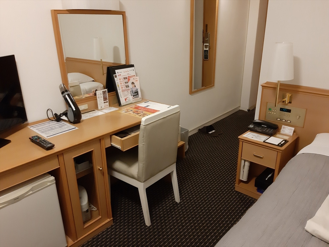 禁煙シングル。一度リノベされたのかどうか清潔で安心。