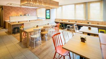 朝食スペース / 11