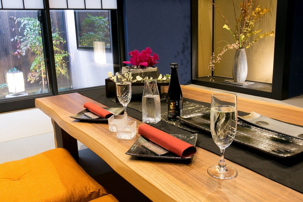 客室内のダイニングエリア