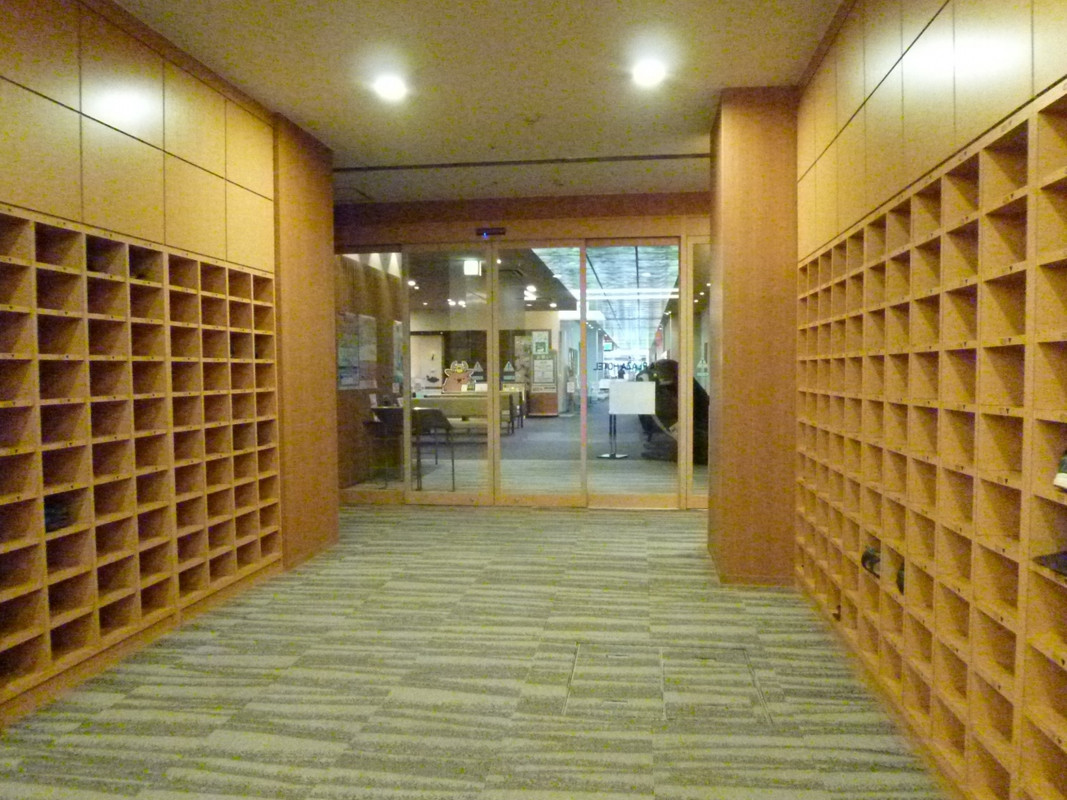 健康ランドの入口　下宿泊者用駄箱