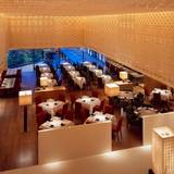 ケーキやスコーンを♡
カフェでティータイム / 3