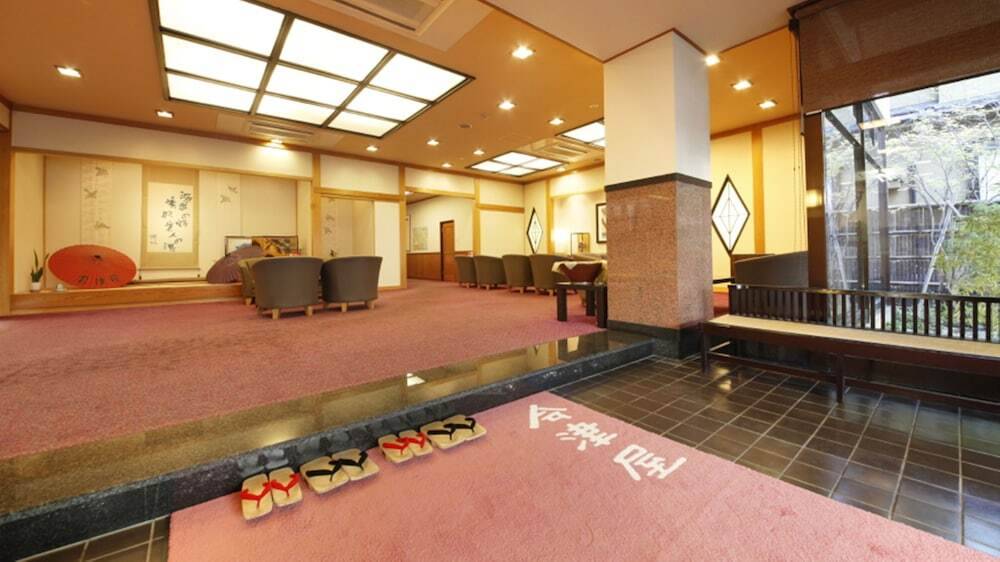 開放的なロビー / 1