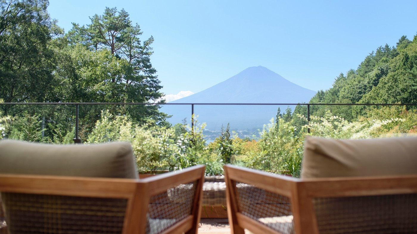 テラスから富士山を望む贅沢3692661