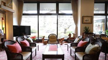 ロビーラウンジ / 3