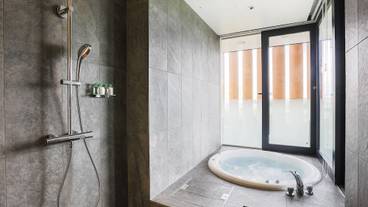 客室のジャグジーバス一例④ / 11