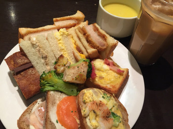 「サンドッグイン神戸屋 八重洲店」 料理 96582843 