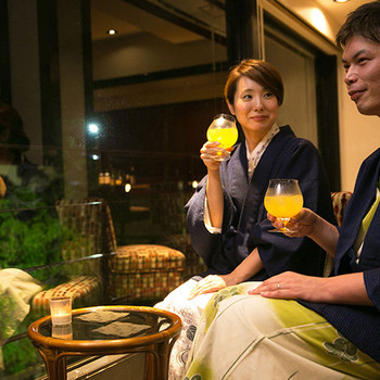 大人なバーラウンジで、本格カクテルに酔いしれる3635578