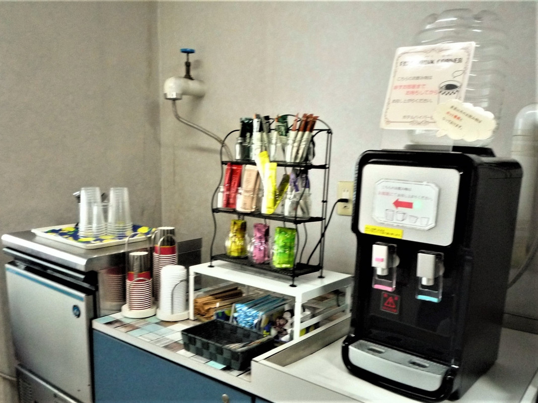 1階 自販機とドリンク類サービス