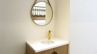 バンクフォース (2段ベッド, シャワーブース完備)