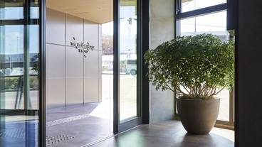 施設の入り口 / 3