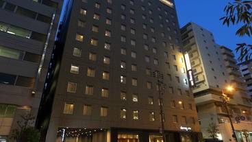 施設の正面 (日没後) / 2