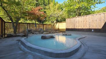 屋外スパ浴槽 / 1