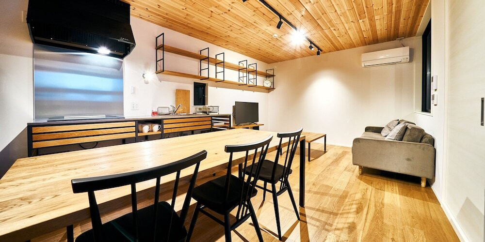 客室内のダイニングエリア