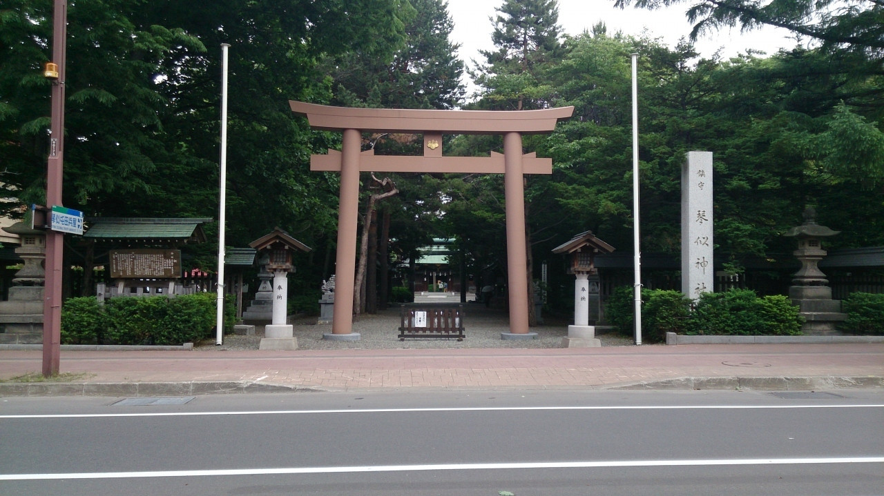 1.「琴似神社」札幌のパワースポットで牛を撫でよう/北海道2326015