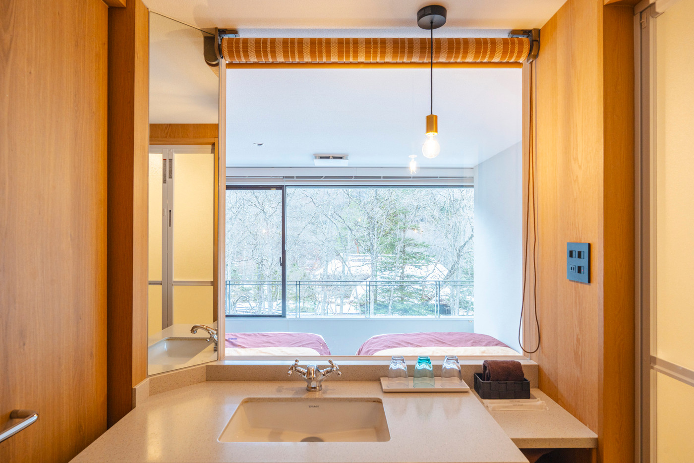 おしゃれで機能的♪ソファのある洋室4048921