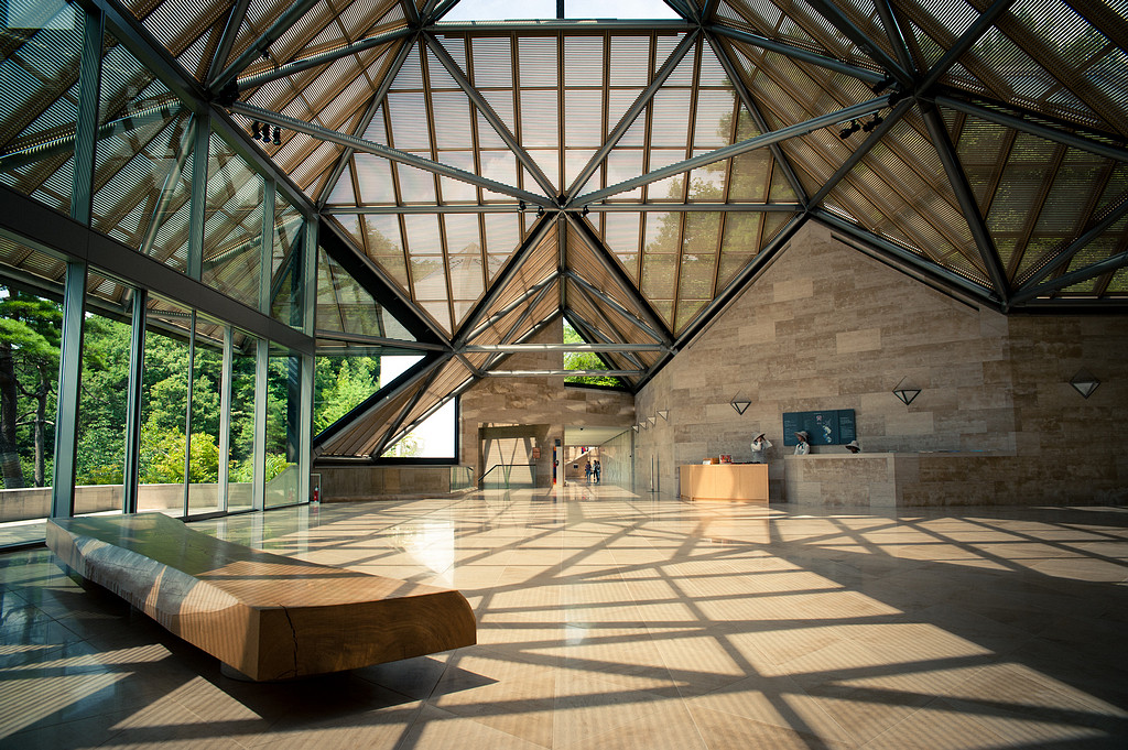 5.光と影の幻想的な世界に浸る「MIHO MUSEUM」2211126