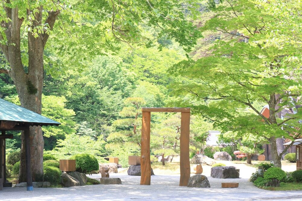 自然とアートに囲まれた空間で非日常気分に浸る3388354