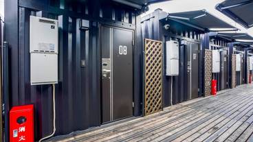 施設の入り口 / 3