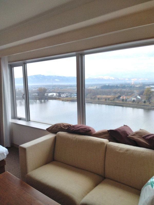 遠くに見える手稲の山々