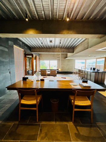 「松本十帖 松本本箱」 内観 184688104 ◎宿泊した部屋は、北アルプスの山並みを望む「露天風呂付きテラススイート」。106㎡とかなり広い。