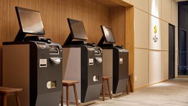 フロントロビー　セルフチェックイン機 / 4