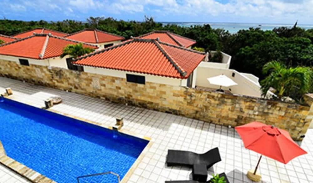 本館前のプールで
ゆったりリラックス / 1