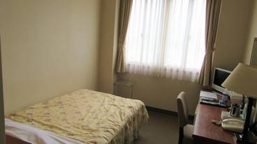 Room / 3