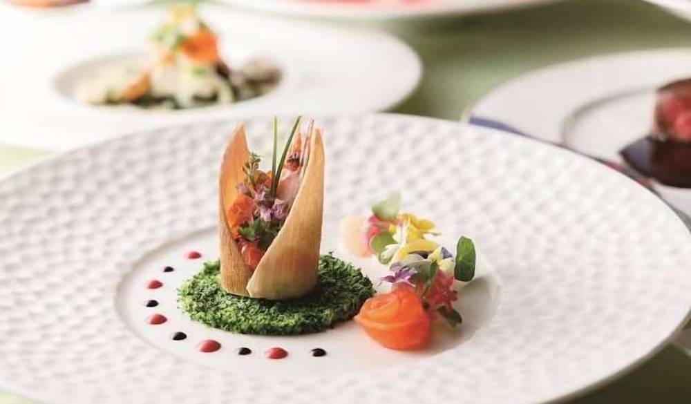 自然の大パノラマを望む
優雅なフレンチディナー / 3