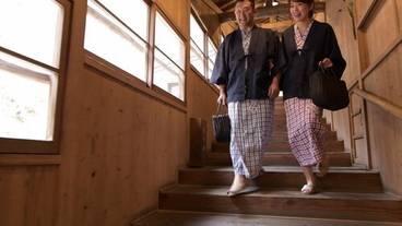 大浴場に続く階段 / 5