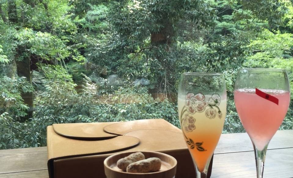 チェックインは
客室で快適に / 3