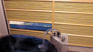 [禁煙室] 湖側露天風呂付き和室10畳[夕食は個室食事処または客室(選択不可)にて和食／朝食はレストランにて和食]