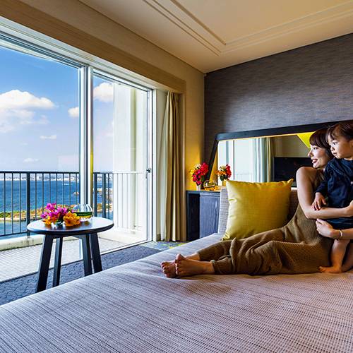 窓一面に広がる海 / 1