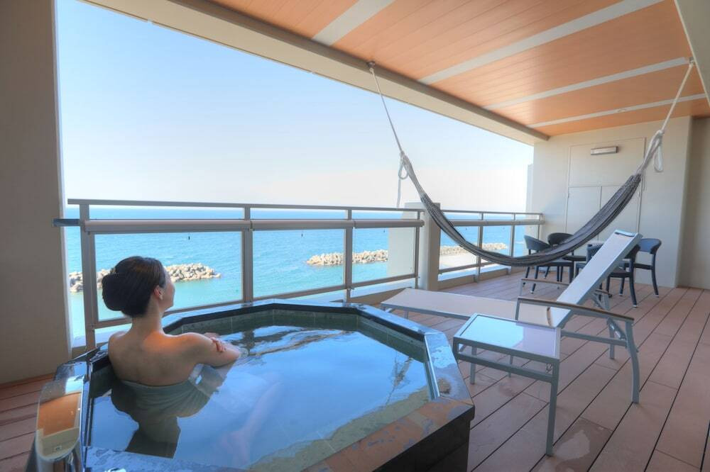 露天風呂付き客室のプライベート空間で2人の愛を深めよう♡4036665