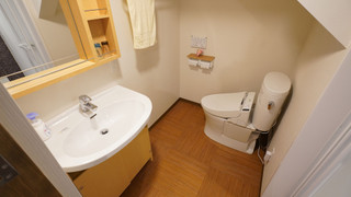 (101室) 1階 4人部屋 (個室、専用トイレ、シャワー付)