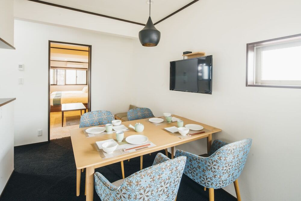 客室内のダイニングエリア