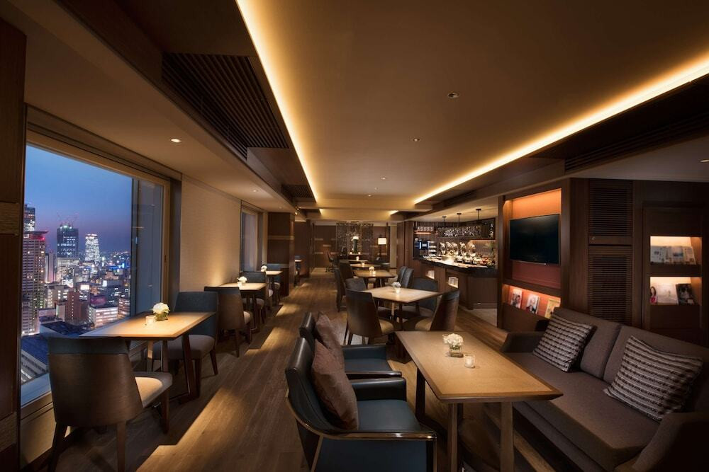 カップル旅は名古屋市街を一望できるホテルへ4056568