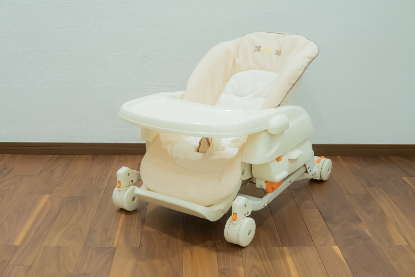 子育てで使うハイローチェア