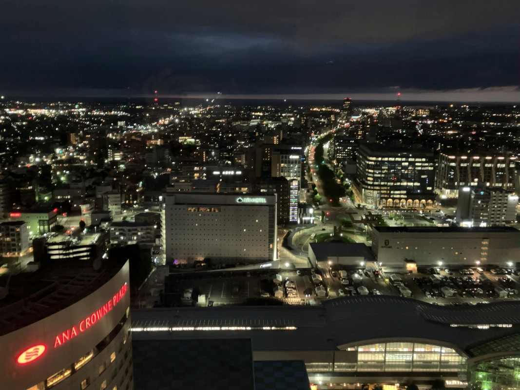 昼は日本海、夜には美しい夜景が楽しめます