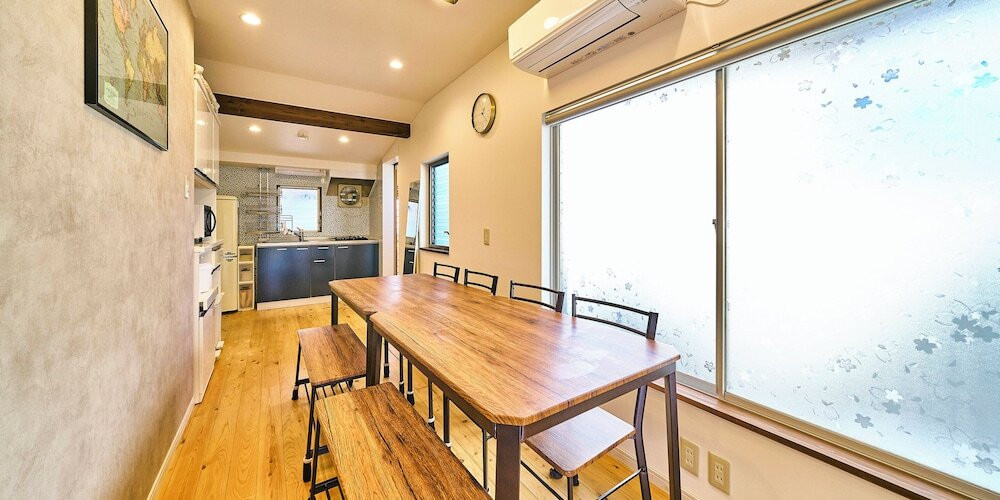 客室内のダイニングエリア